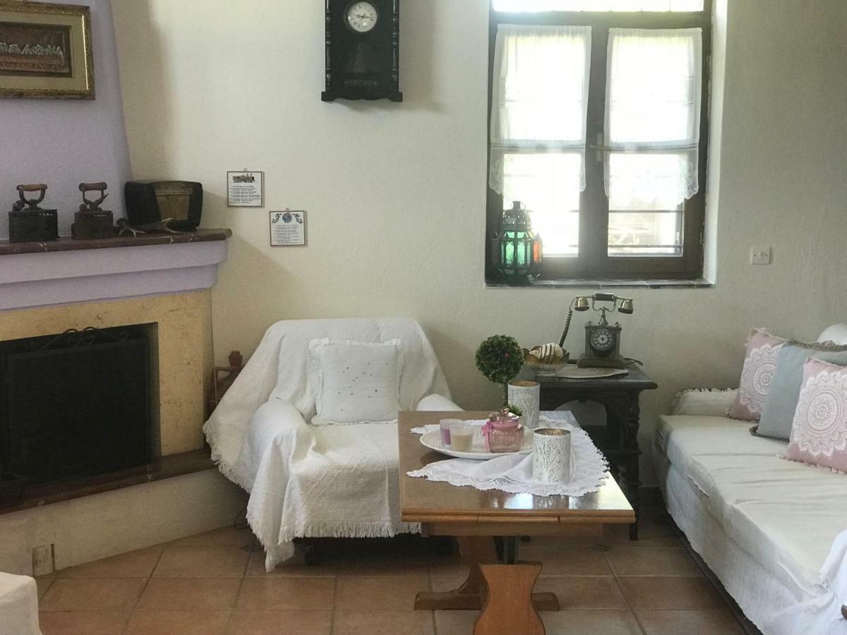 Petrino Spiti Villa Parthenonas Exterior photo